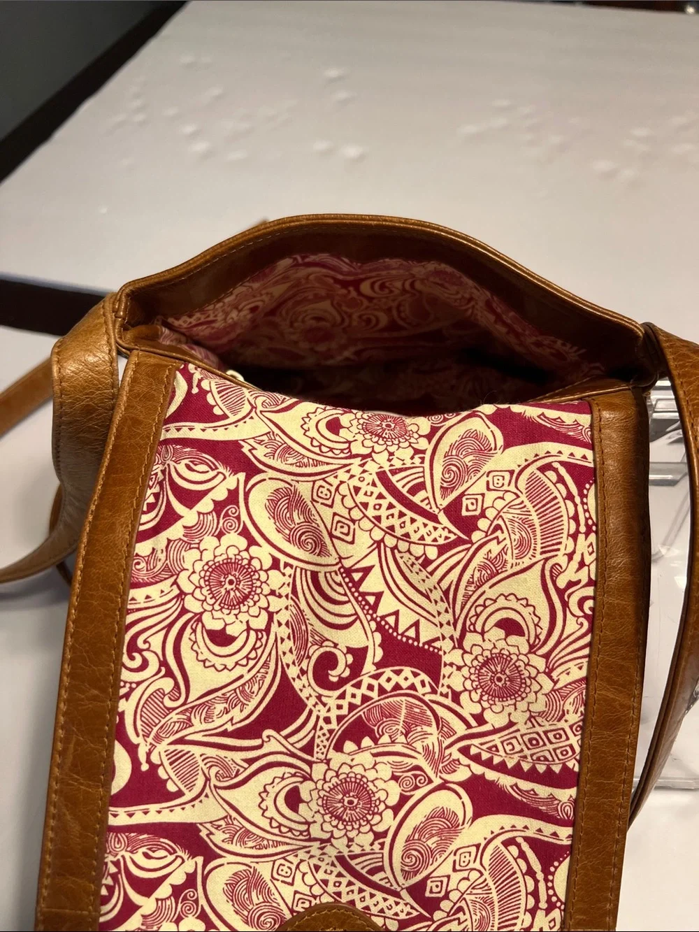 HOBO Leather Messenger Bag - Caramel Brown